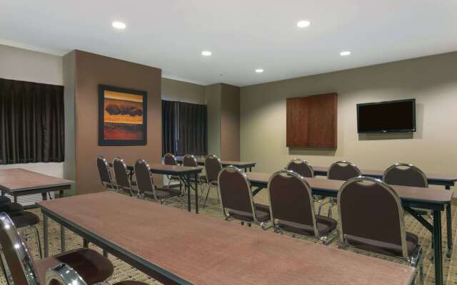 Microtel Inn And Suites Minot