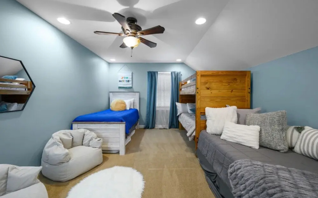 Bradley Bungalow Sleeps 11 Sevierville