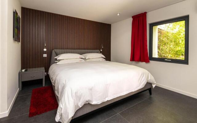 The Address Cassis