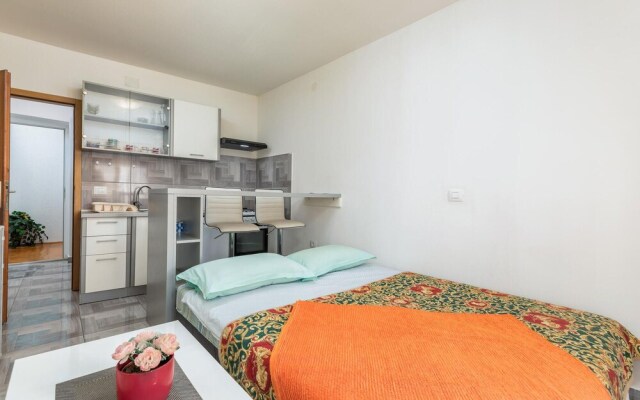 Beautiful Apartment in Stinjan With Wifi