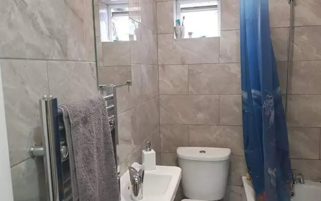 4 Bedroom House in Grays - Sleeps 6 & Parking