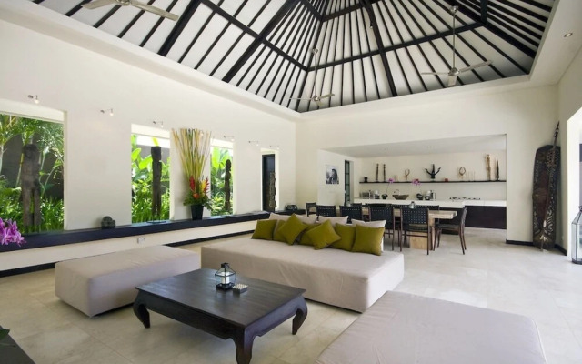 Private Villas, 4 Br, Canggu With Staff