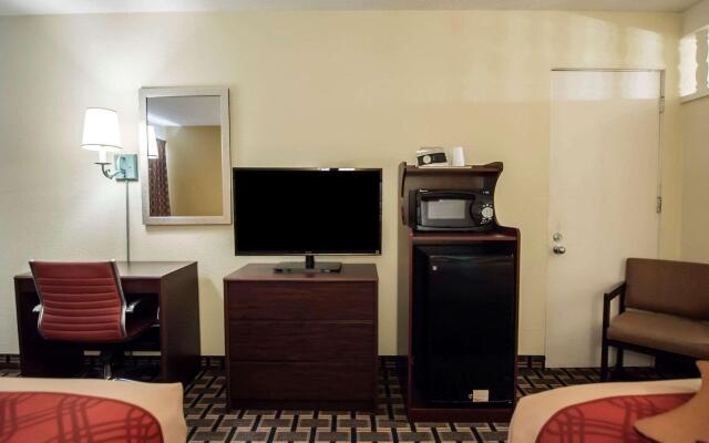Super 8 by Wyndham Albuquerque Downtown