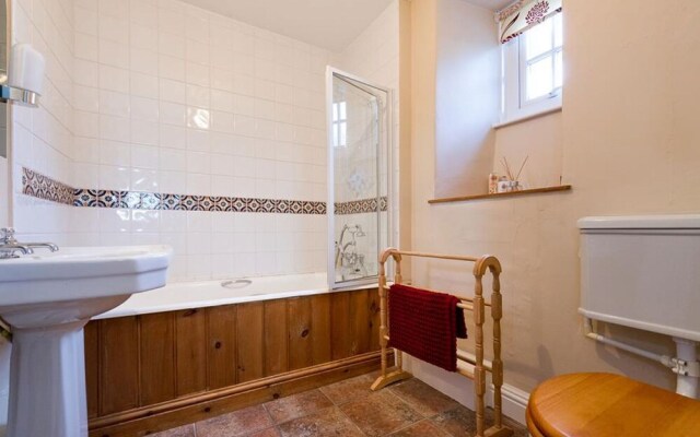 Beautiful Mansion in Botwnnog With a Private Garden