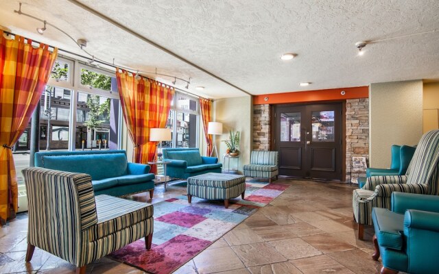 Howard Johnson Hotel by Wyndham Vancouver Downtown