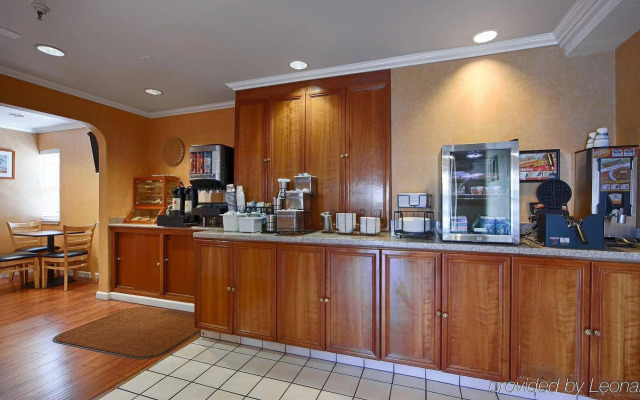 Best Western Plus Executive Suites