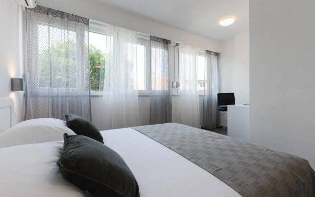 Reza Luxury Apartment