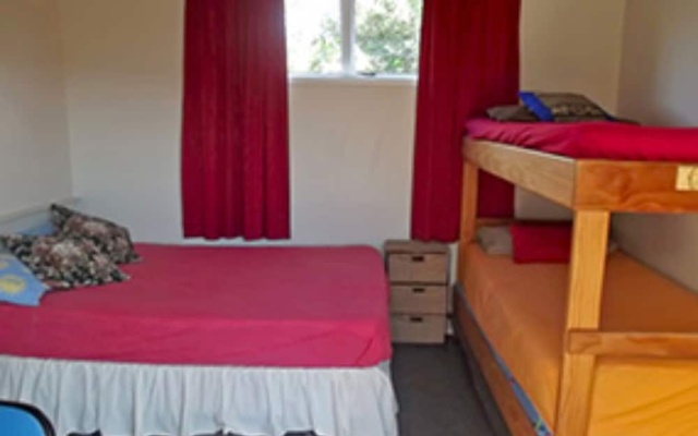 Pillows Lodge – Guest Rooms – Hibiscus Coast