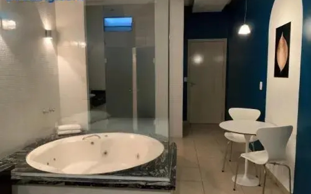 Motel Vivre (Adult Only)