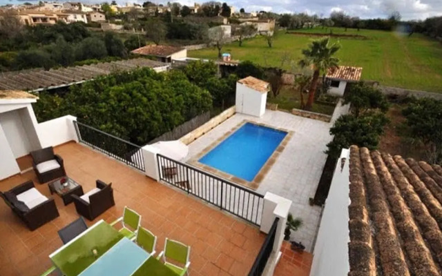 Llubi Pool and Views