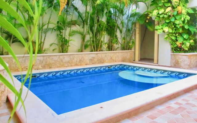 Arcoiris Family Condos by Playa Paradise