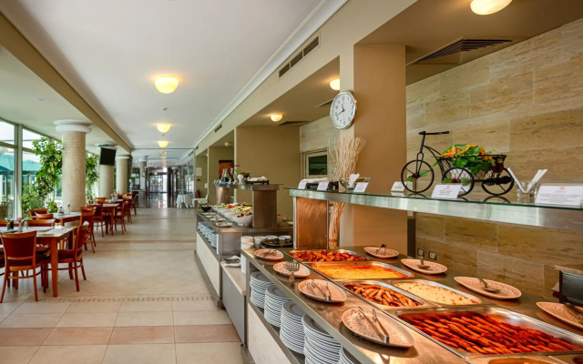 Jeravi Hotel