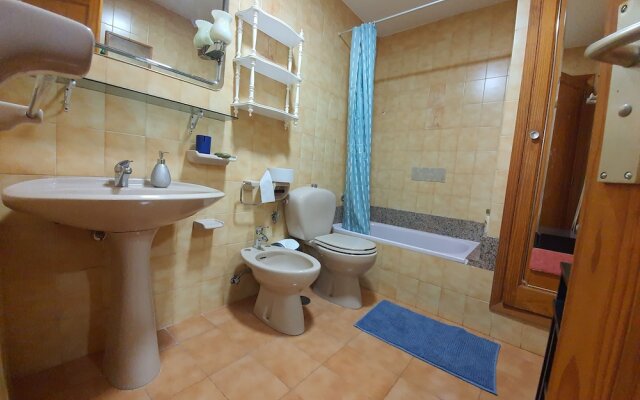 Budget Rooms at Jumbo (15 minutes walk)