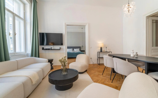 Luxury Apartment next to the City Center
