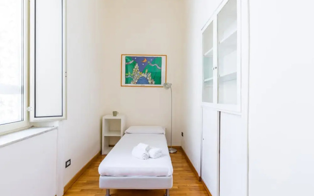 Chiaia Relax on Pedastrian Area