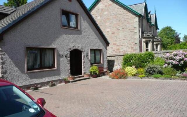Lynver Guest House
