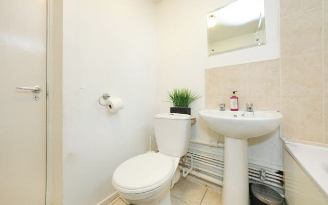 Balcony-freeparking-centrallocation-familyfriendly