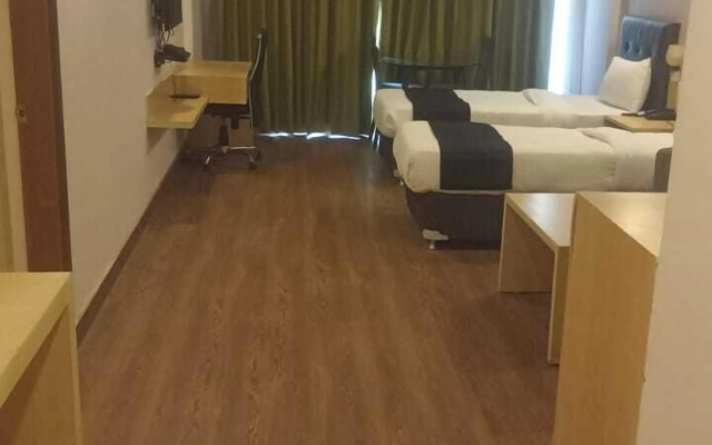 Four Leaf Service Suites