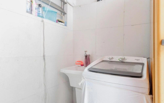 Quarto em residência tranquila e familiar