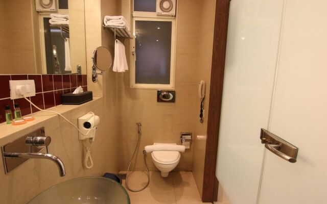 OYO Premium Andheri East Seepz