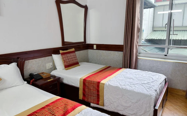 Hung Huong Hotel