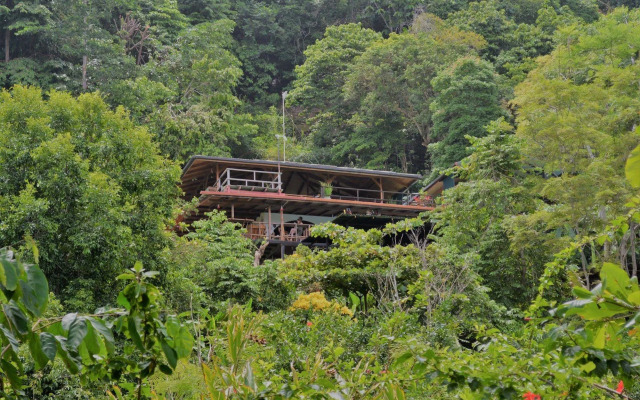 The Lookout Inn Lodge