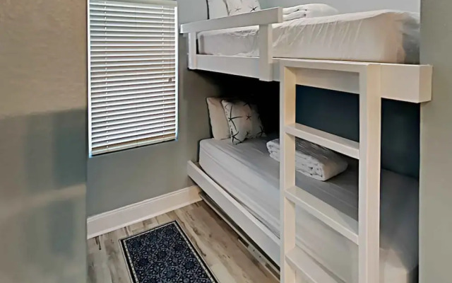 Laketown Wharf #1309 - Hongs Hide-away