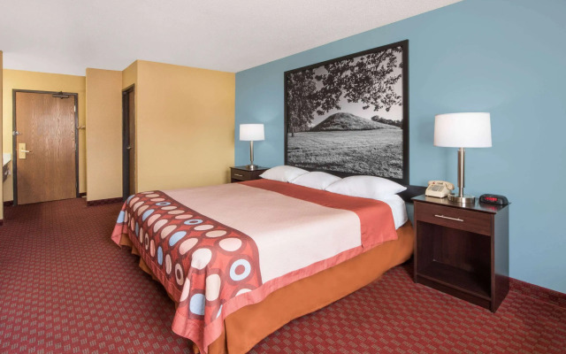 Super 8 by Wyndham Troy IL/St. Louis Area