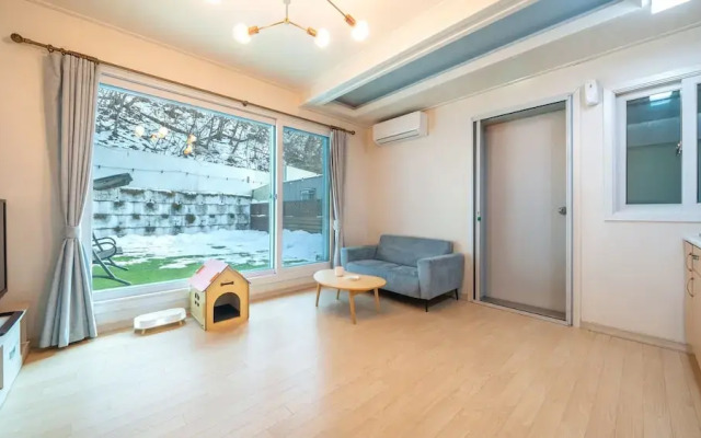 Pocheo Welcome Paw and Meow Pet Pension