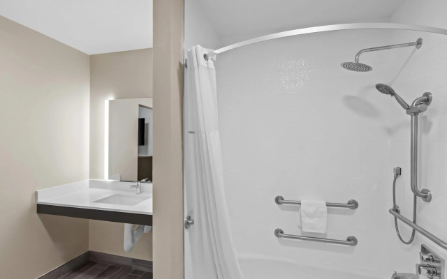 Travelodge by Wyndham Santa Rosa Wine Country