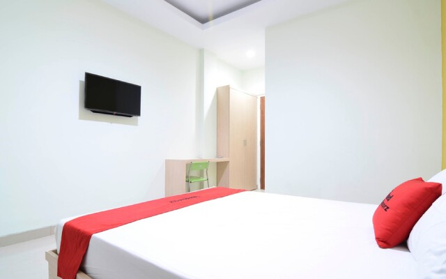 RedDoorz near Museum Keraton Surakarta