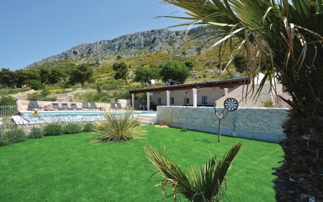 Awesome Home in Podstrana With Wifi and 8 Bedrooms