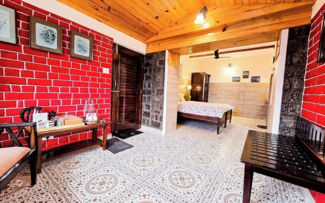 Udechee Huts Hotel