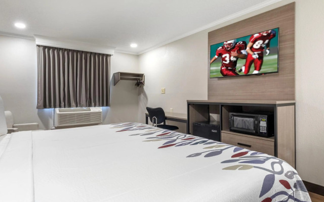 Red Roof Inn Suffolk