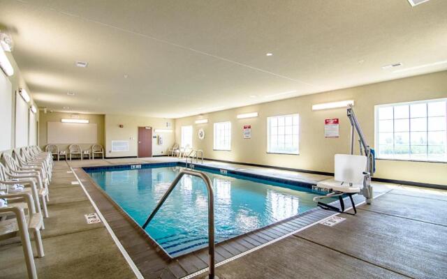 Cobblestone Hotel & Suites - Paxton