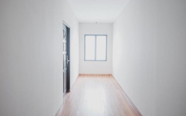 RedDoorz Plus near Ferry Terminal Batam Center
