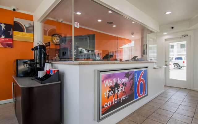 Motel 6 San Bernardino, CA - Downtown