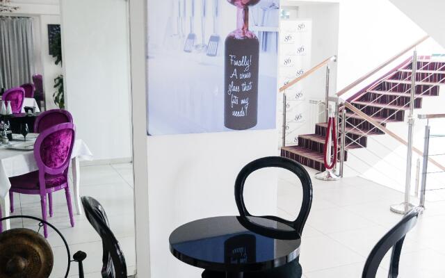 Alex & George Boutique Hotel