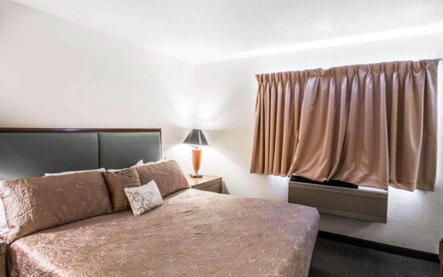 Rodeway Inn Greeley - Image 4