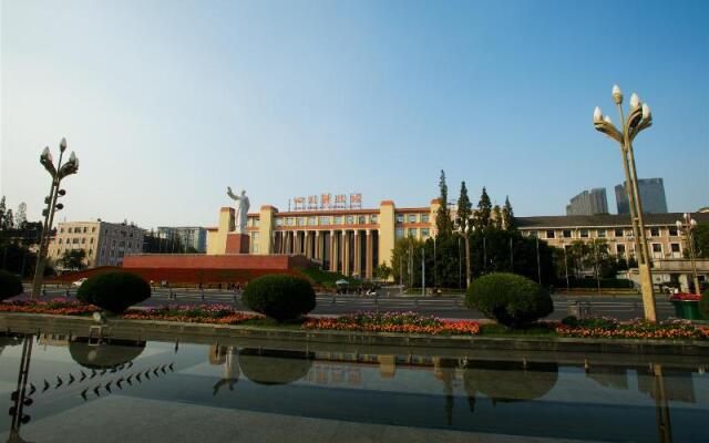 Xana Hotelle Chengdu Railway East Station West Square