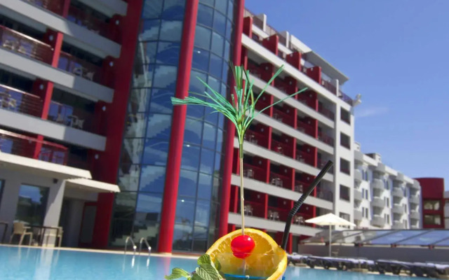 Four Views Monumental Lido