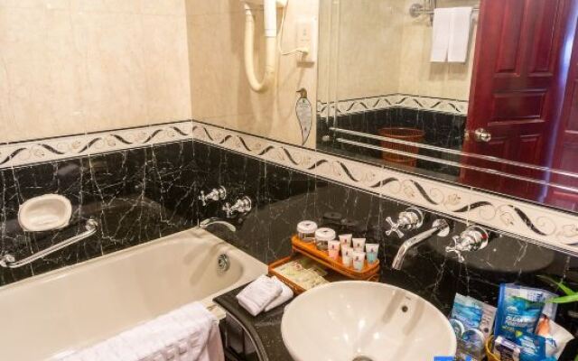 Oriental International Hotel