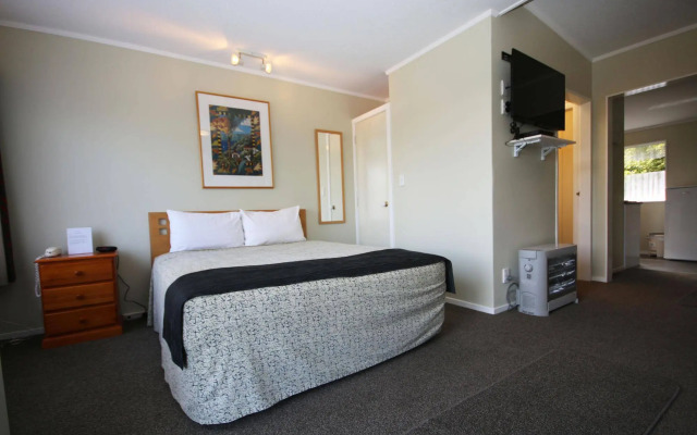 Spinnaker Motel