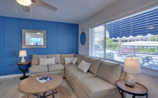 Catalina Island Duplex - Steps to Beach & Pier!