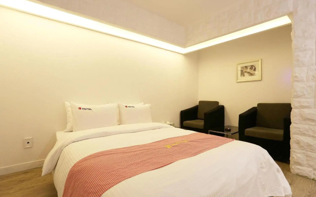 Q Hotel