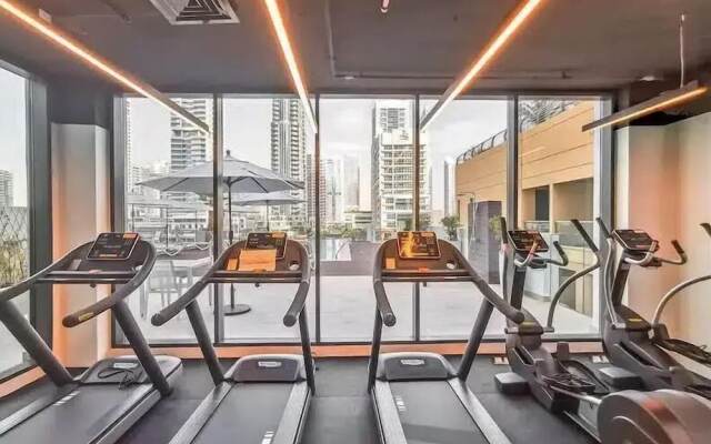 New apt in Dubai Marina with balcony