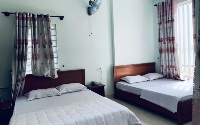 OYO 1054 Rong Vang Hotel