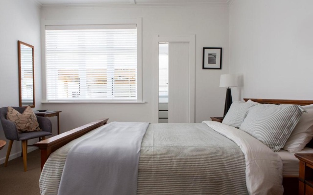 Michelia Figo Cottage – Guest Rooms – New Plymouth