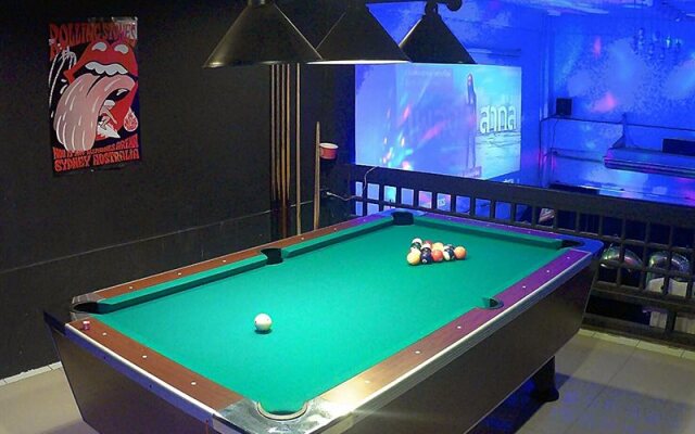 Cafe and Bar Secret Base