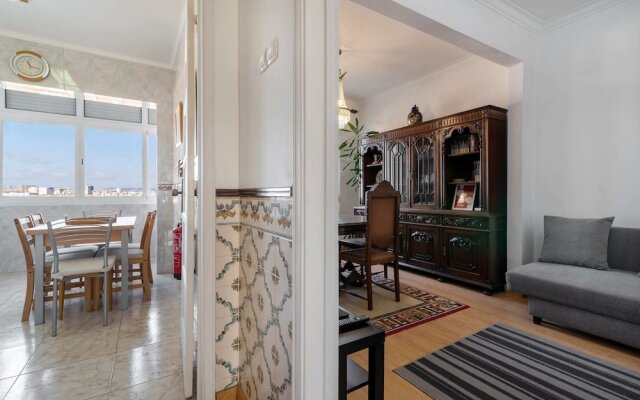 Guestready - Bright 2BR Apartment in the Heart of Graça
